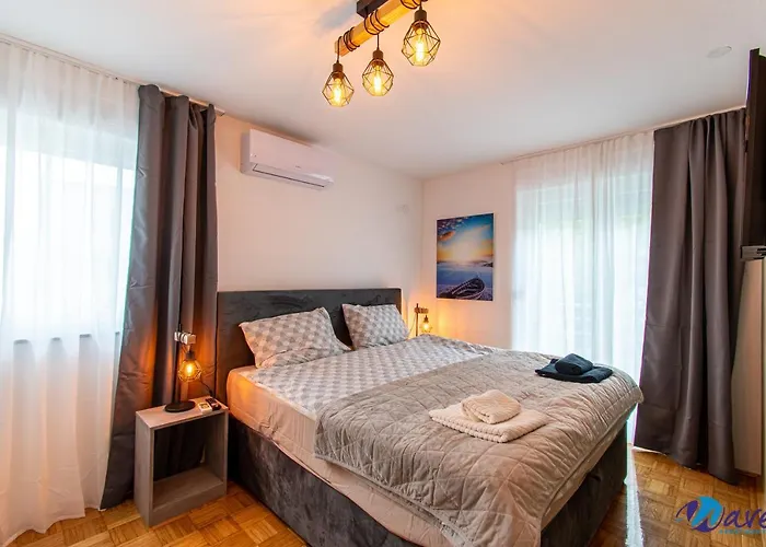 Two Bedroom Modern Apartment Near The Airport
