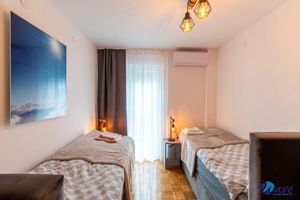 Two Bedroom Modern Near The Airport Apartment