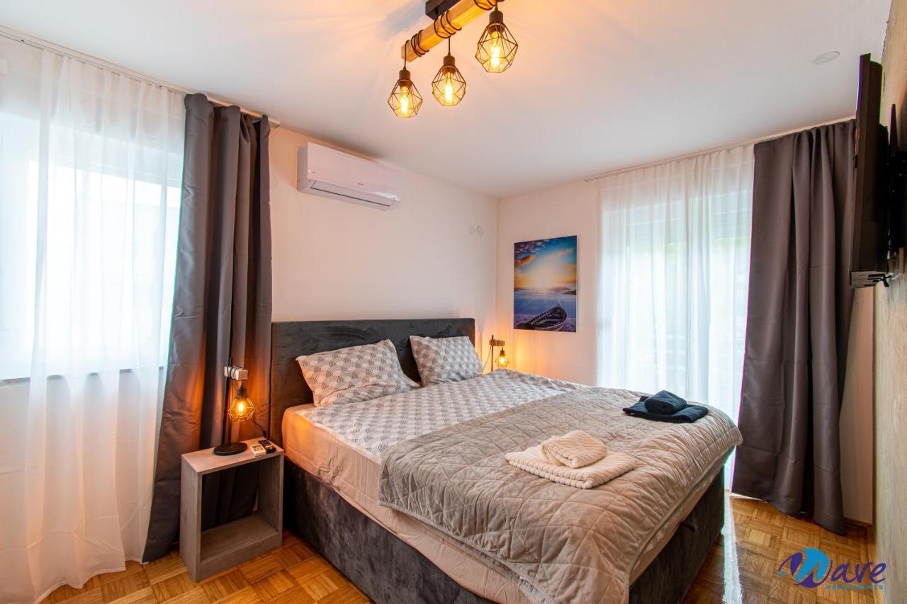 Two Bedroom Modern Near The Airport Apartment *