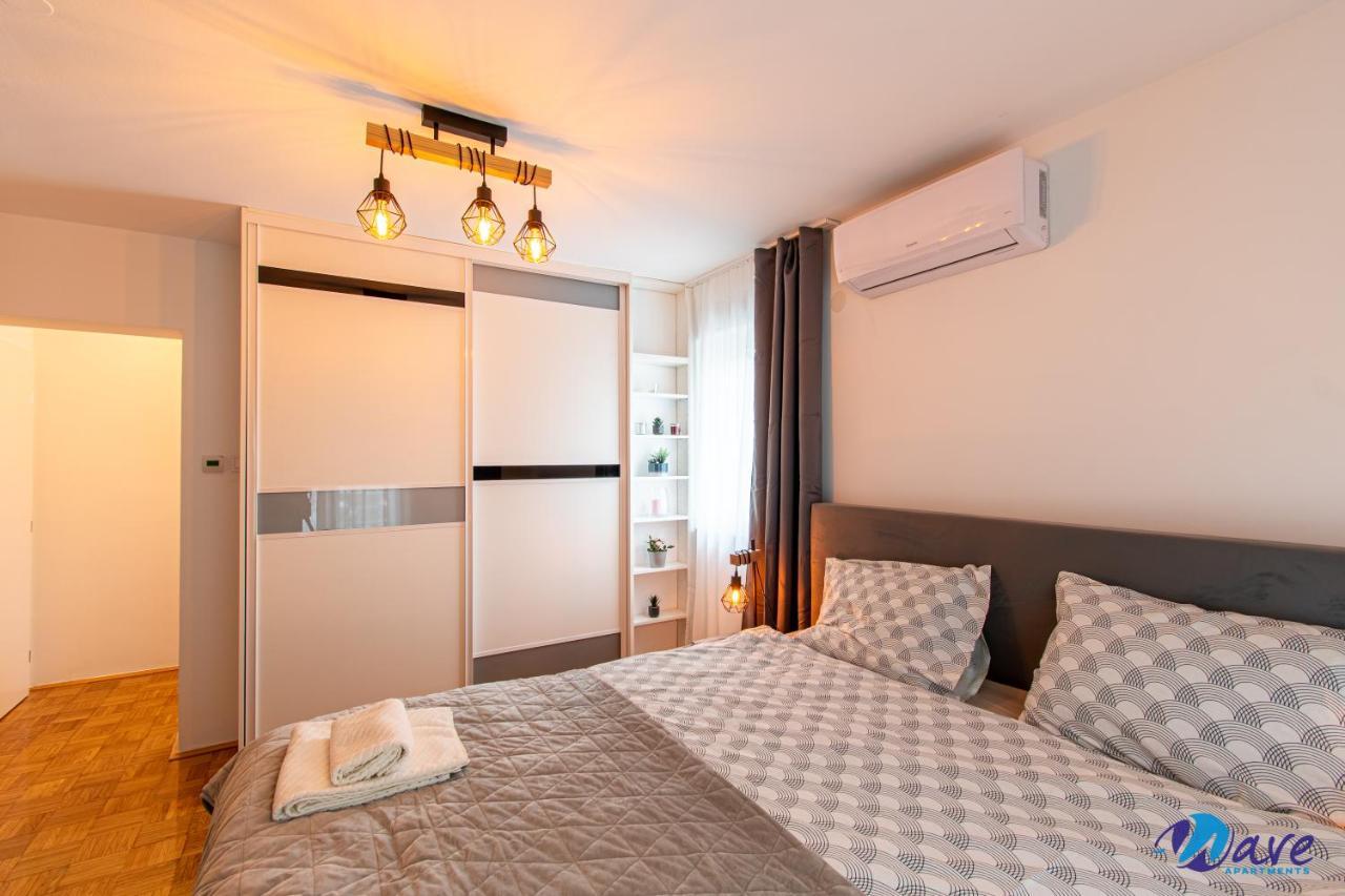 Two Bedroom Modern Near The Airport Apartment *