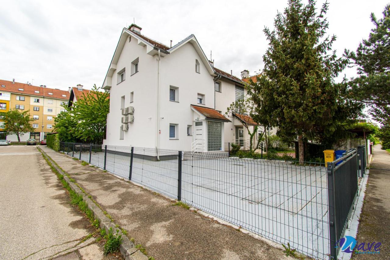 Two Bedroom Modern Near The Airport