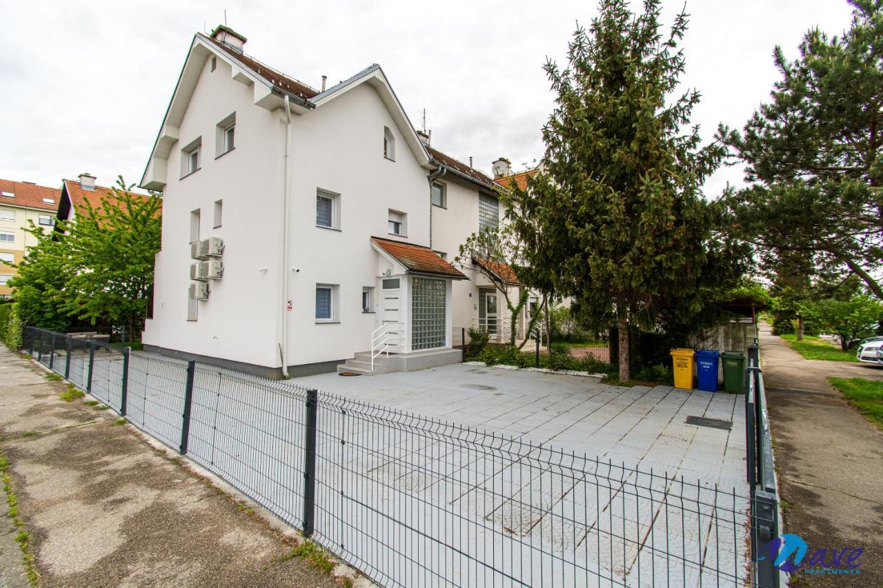 Two Bedroom Modern Near The Airport Velika Gorica