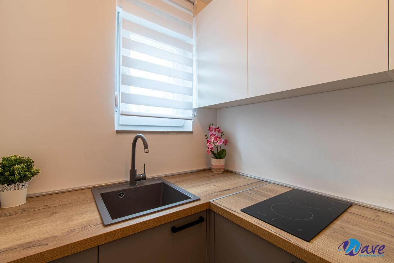 Two Bedroom Modern Near The Airport Apartment *