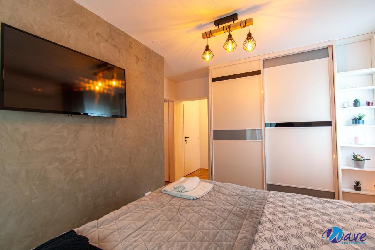 Two Bedroom Modern Near The Airport Apartment *