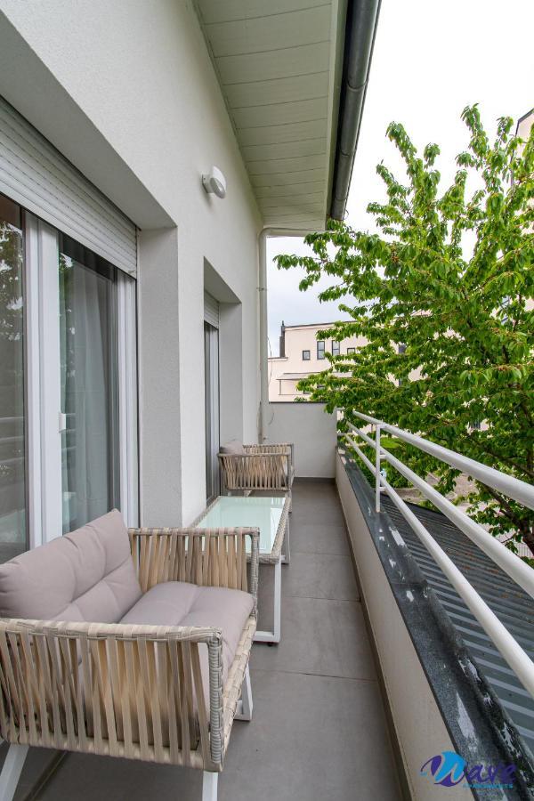 Two Bedroom Modern Near The Airport Apartment